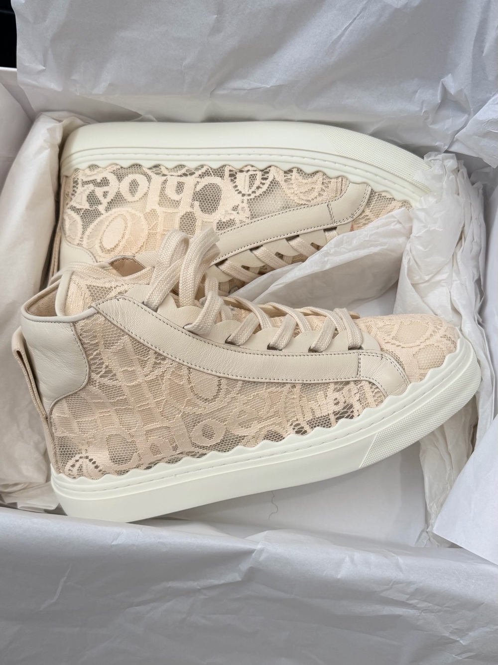 CHLOE Women’s Lace High-Top Sneakers 💕